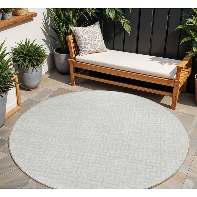 HomeRoots Geometric Transitional Rectangle Outdoor Rug - 8' Round