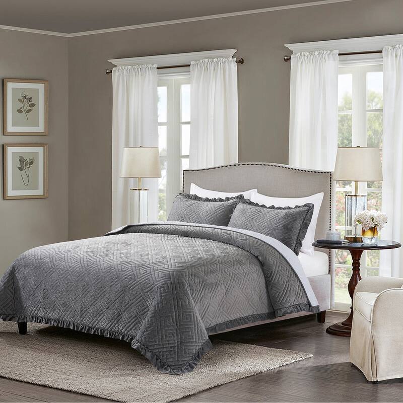 Plush Poly-Velvet Quilt Set Geometric Pattern Quilted Bedspread with Ruffles