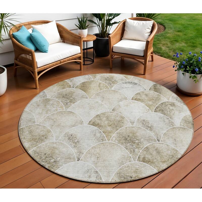 HomeRoots Abstract Transitional Rectangle Outdoor Rug - 8' Round