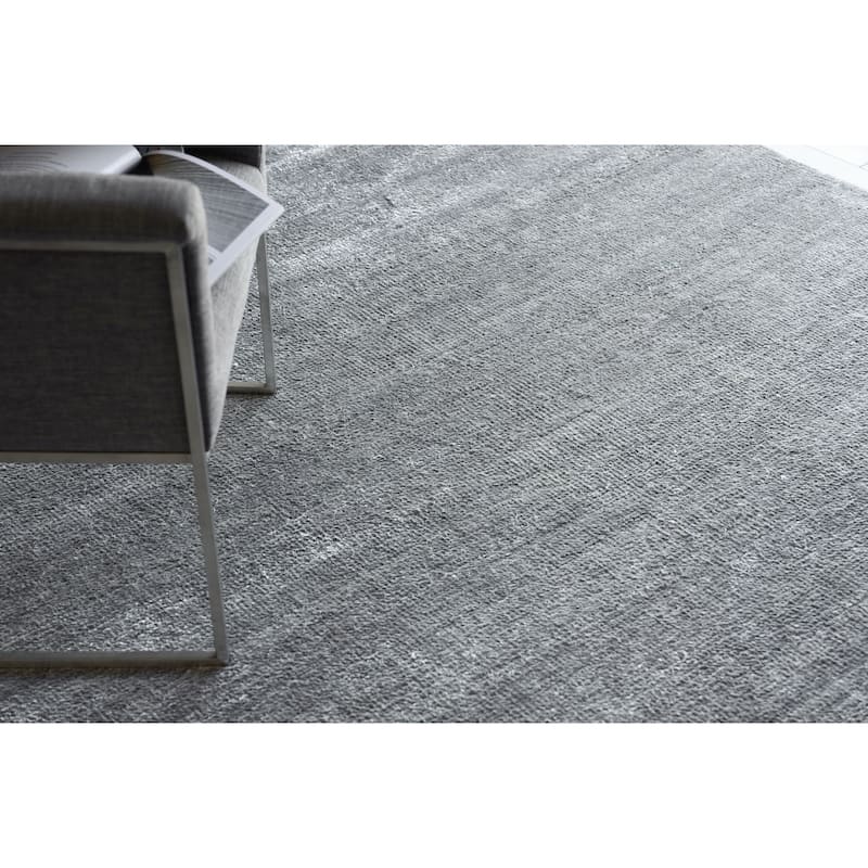 Exquisite Rugs Plush Hand-Knotted Bamboo Silk/New Zealand Wool Dark Silver Area Rug.