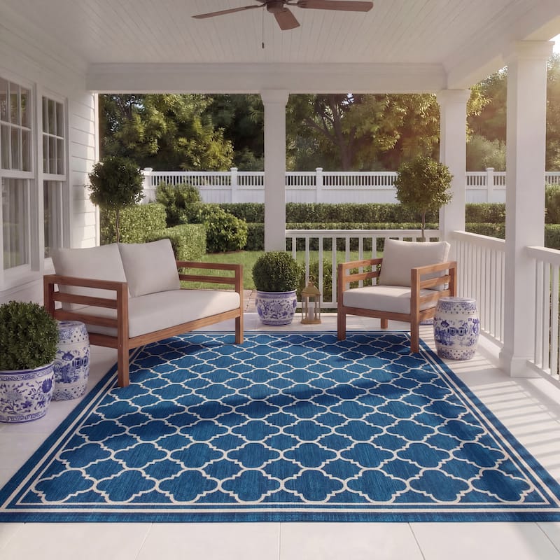 SAFAVIEH Courtyard Kristelle Indoor/ Outdoor Waterproof Patio Backyard Rug