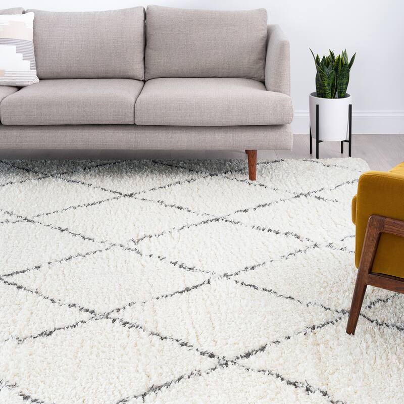 Heartfelt Shag Modern & Contemporary Diamond Indoor Area Rug - 7'11'' x 10'3'' - White/Silver