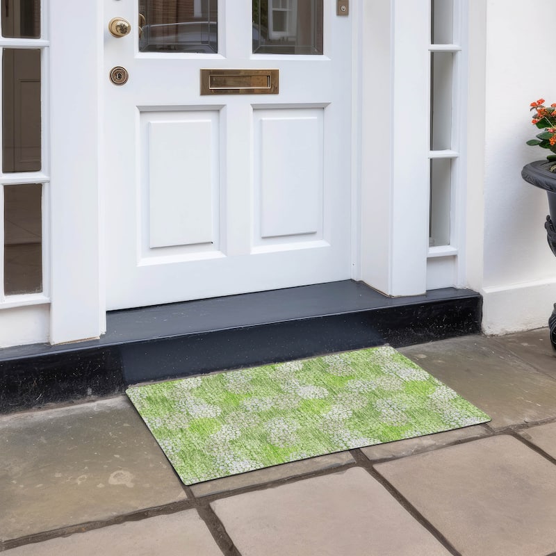 Machine Washable Indoor/ Outdoor Chantille Modern Bubbles Rug - Green - 1'8" x 2'6"