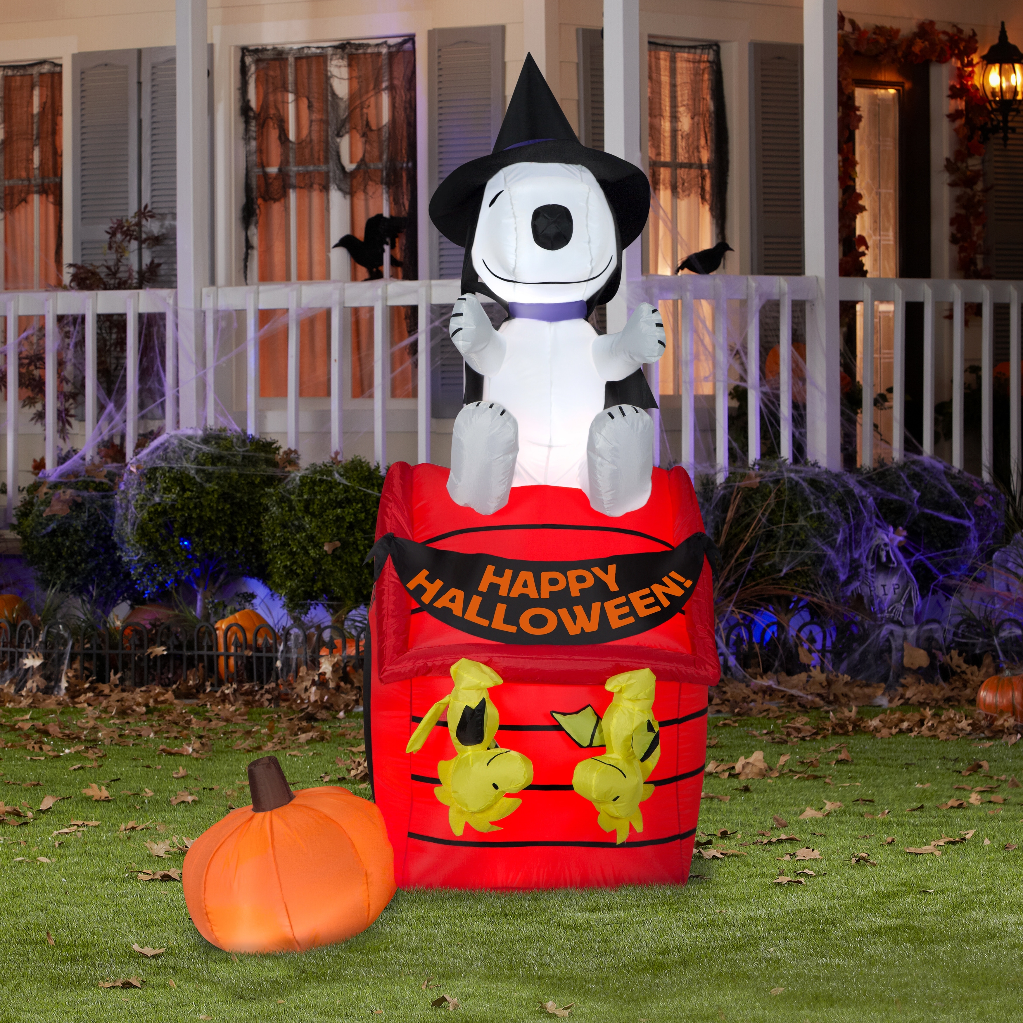 Gemmy Airblown Snoopy Halloween House w/LEDs Scene Peanuts, 6 ft ...