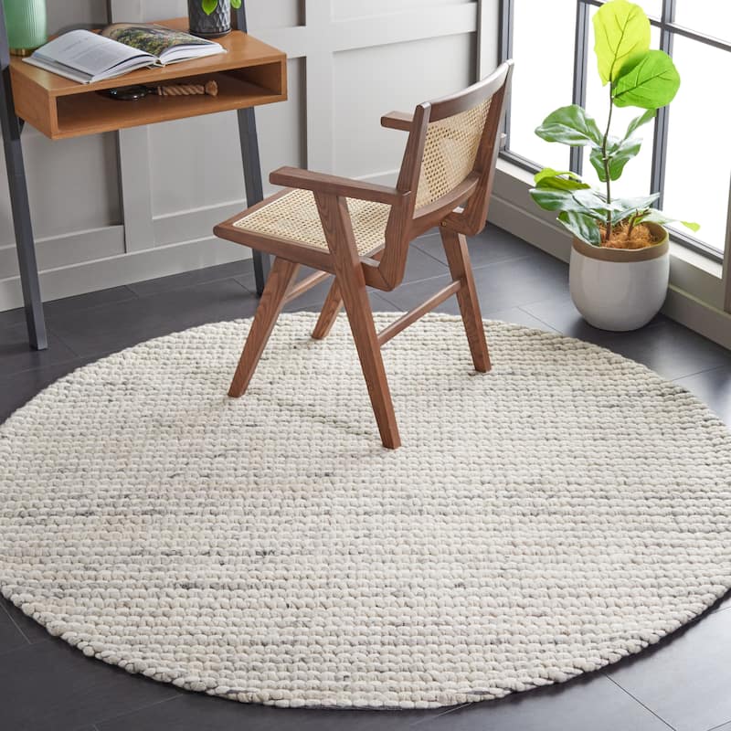 SAFAVIEH Handmade Marbella Katrein Wool Rug - 6' Round - Grey/Ivory