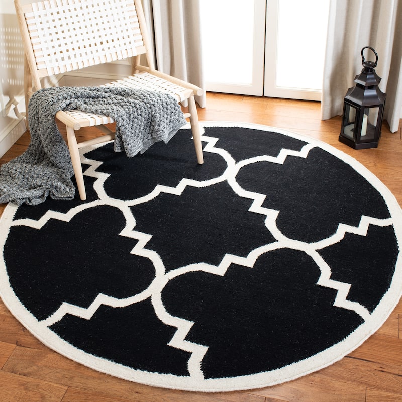 SAFAVIEH Handmade Flatweave Dhurries Jinan Modern Moroccan Wool Rug - 6' Round - Black/Ivory