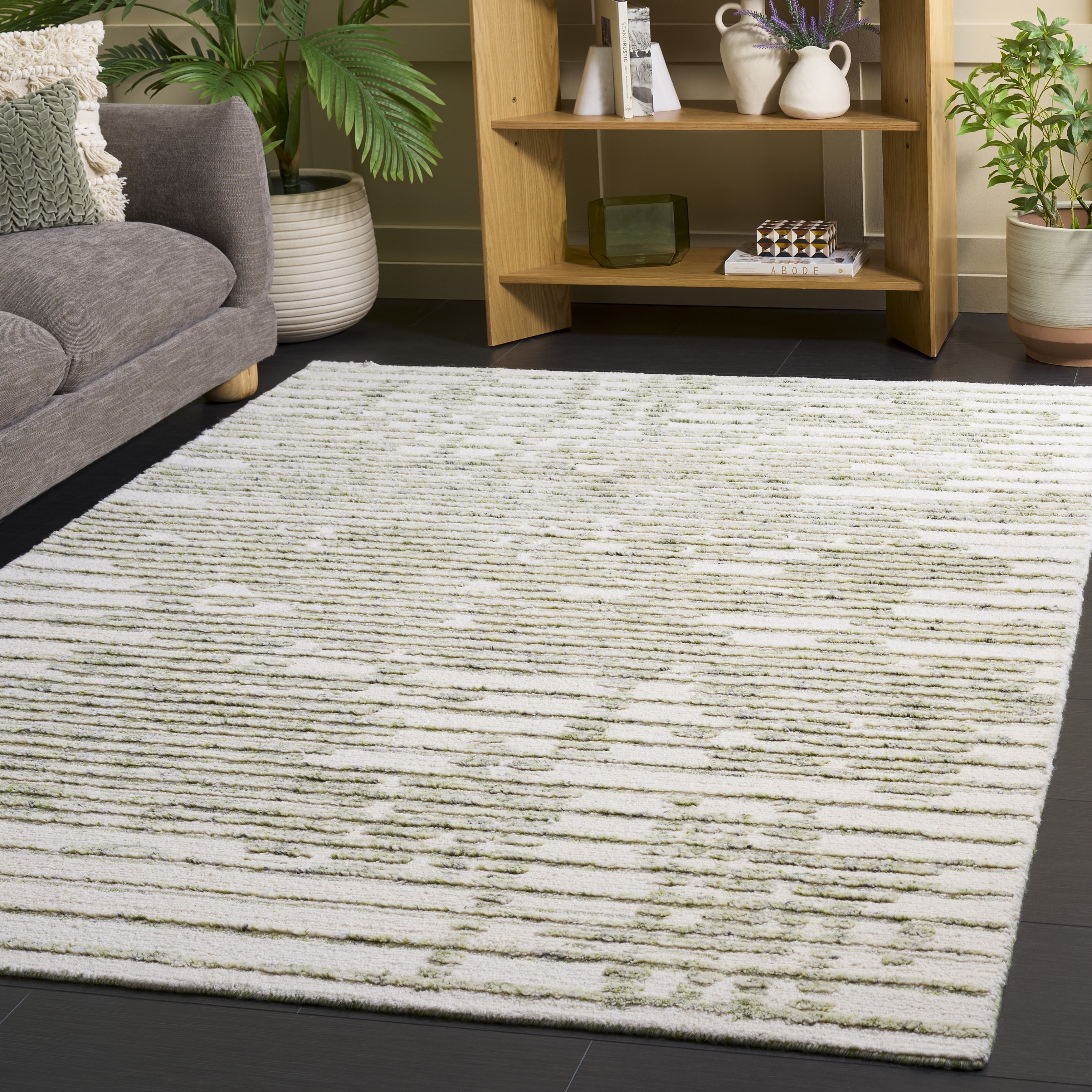 SAFAVIEH Handmade Harvest Viia Wool Rug