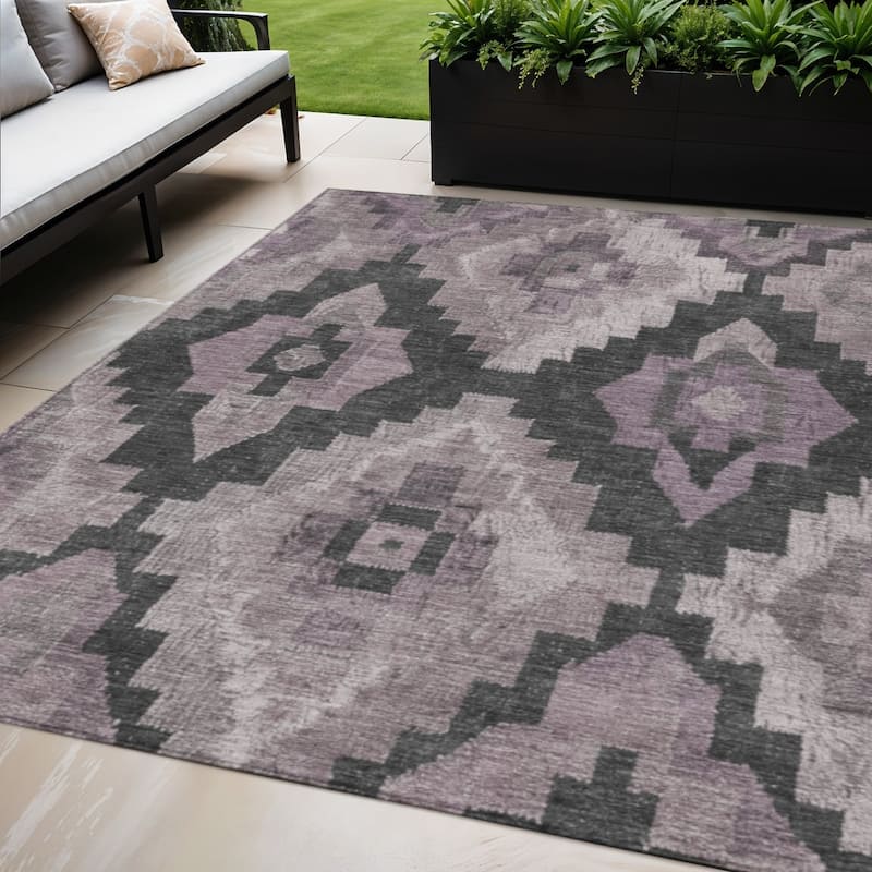 HomeRoots Aztec Transitional Rectangle Outdoor Rug - 5' X 8'