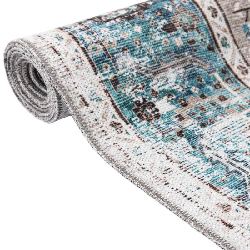 Traditional Tira Collection Area Rug