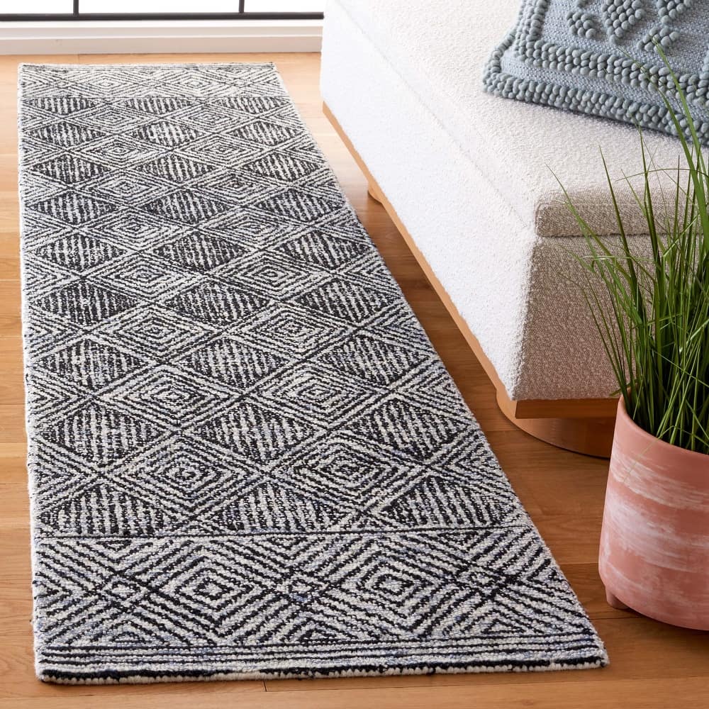 SAFAVIEH Handmade Ebony Eduina Modern Rug
