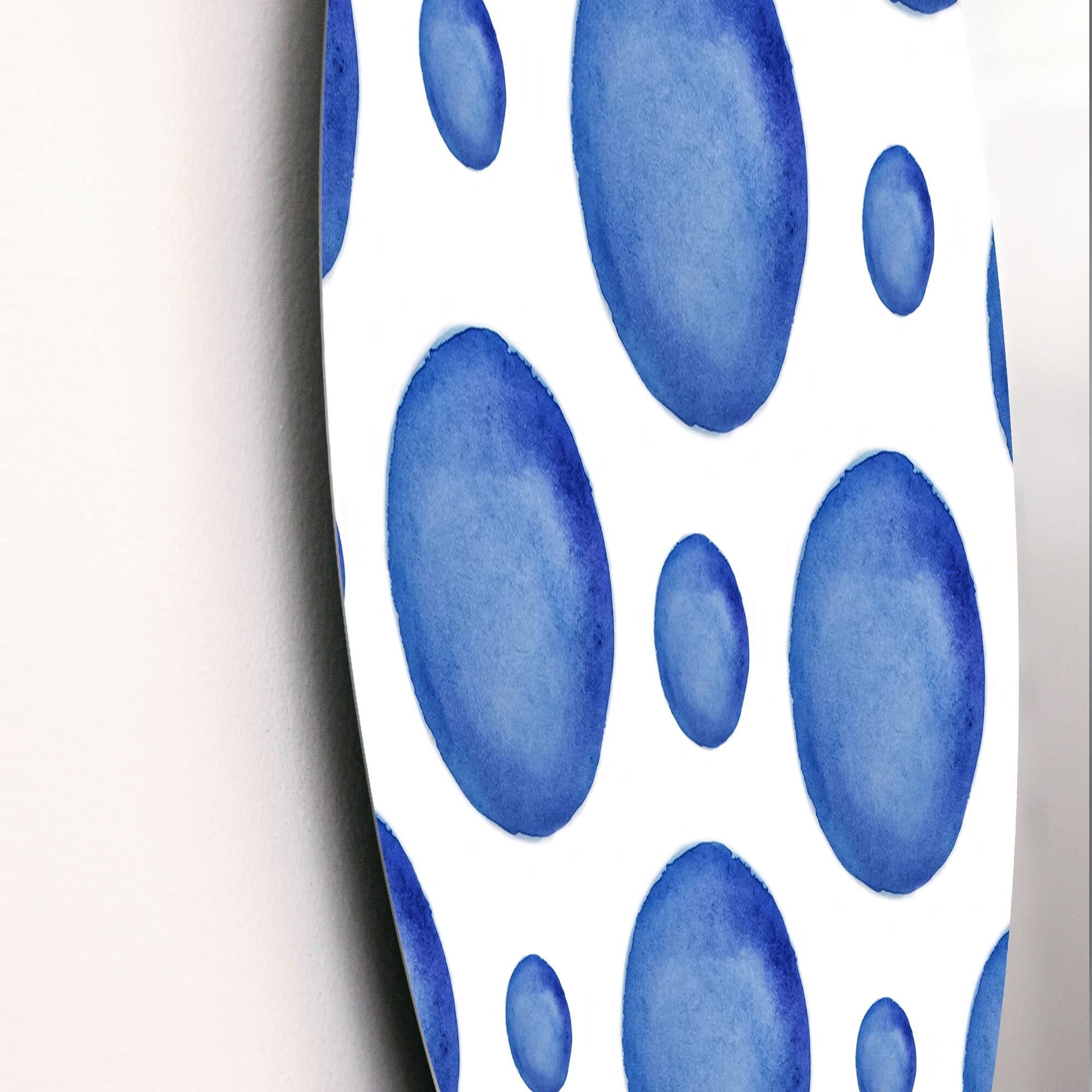 Designart 'Small And Big Blue Circles On White II' Modern Metal Circle Wall Art Bed Bath