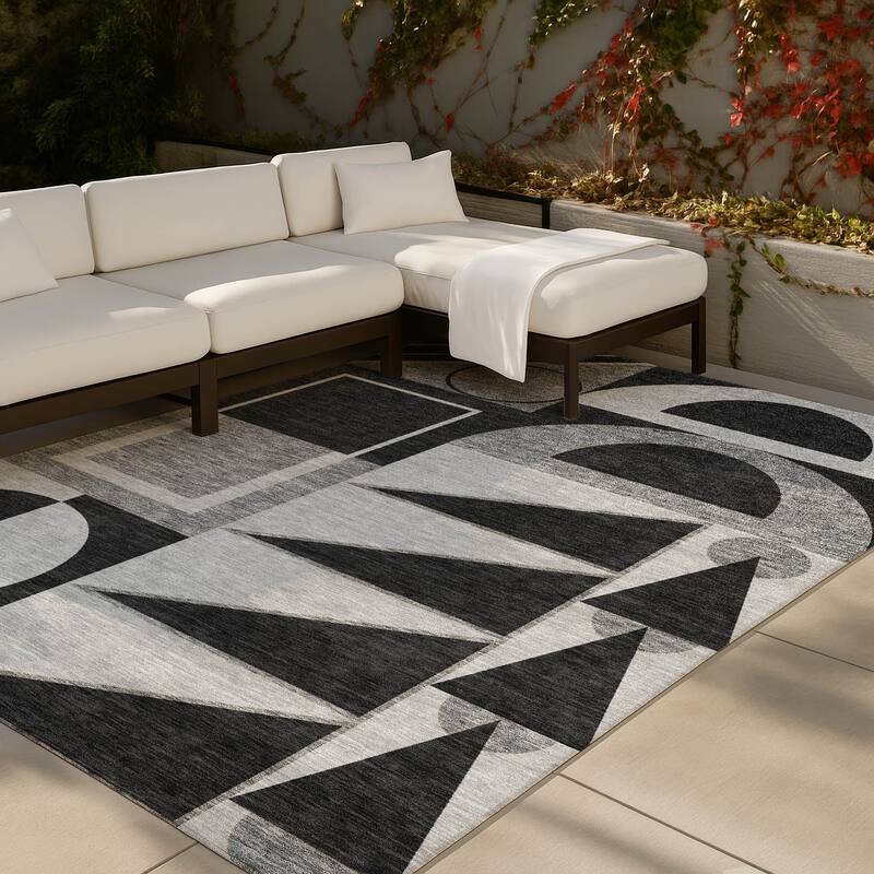 Machine Washable Indoor/ Outdoor Modern Crowley Chantille Rug