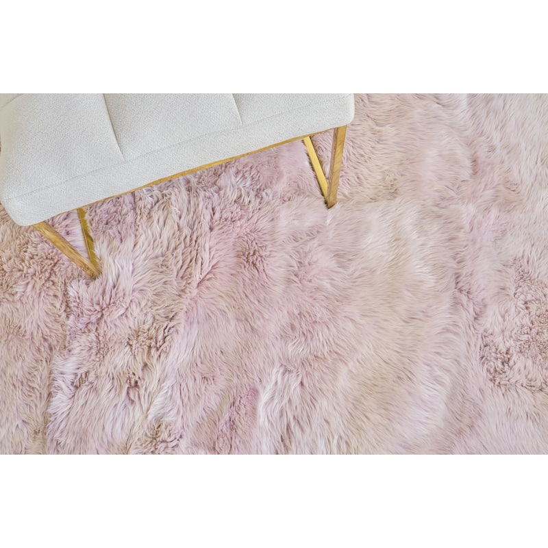 EXQUISITE RUGS Sheepskin Hand-stitched Blush Area Rug.