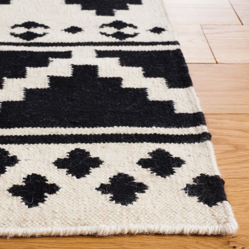 SAFAVIEH Handmade Flatweave Dhurries Bertilla Modern Wool Rug
