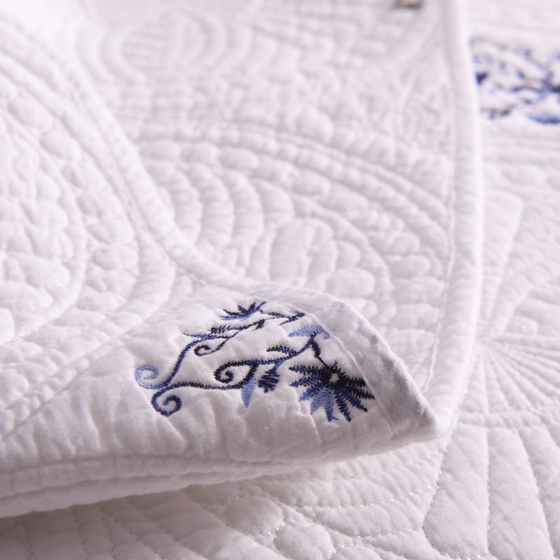 S&S Classic Medallion 3 Piece Cotton Quilt Set