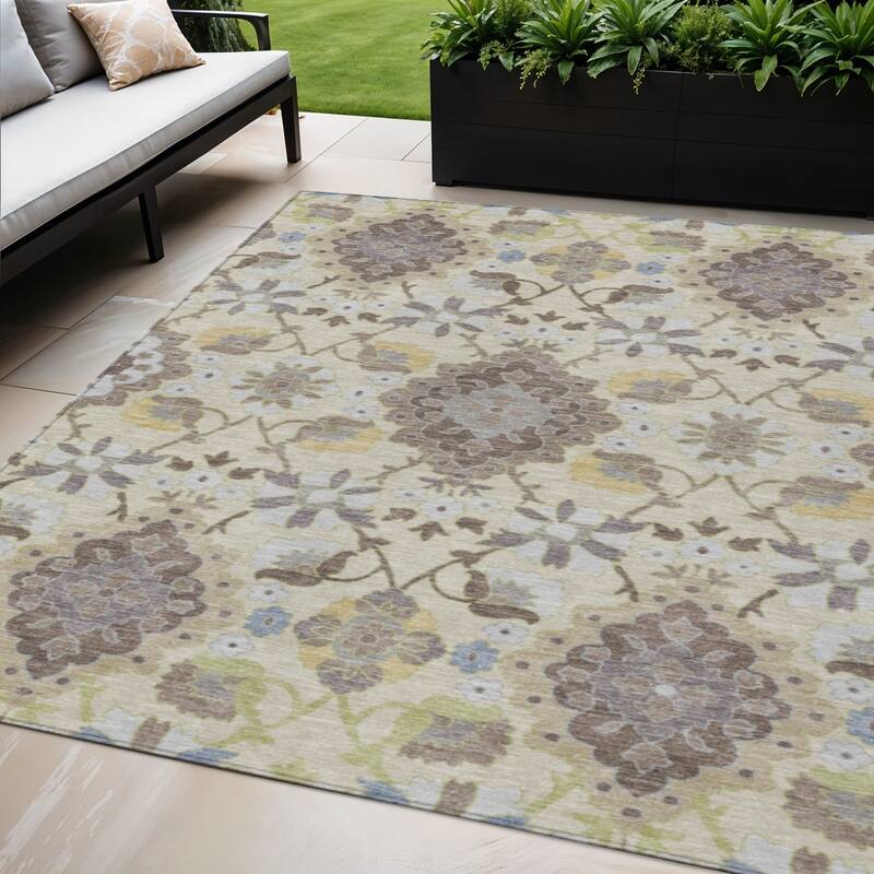 HomeRoots Oriental Traditional Rectangle Outdoor Rug - 5' X 8'