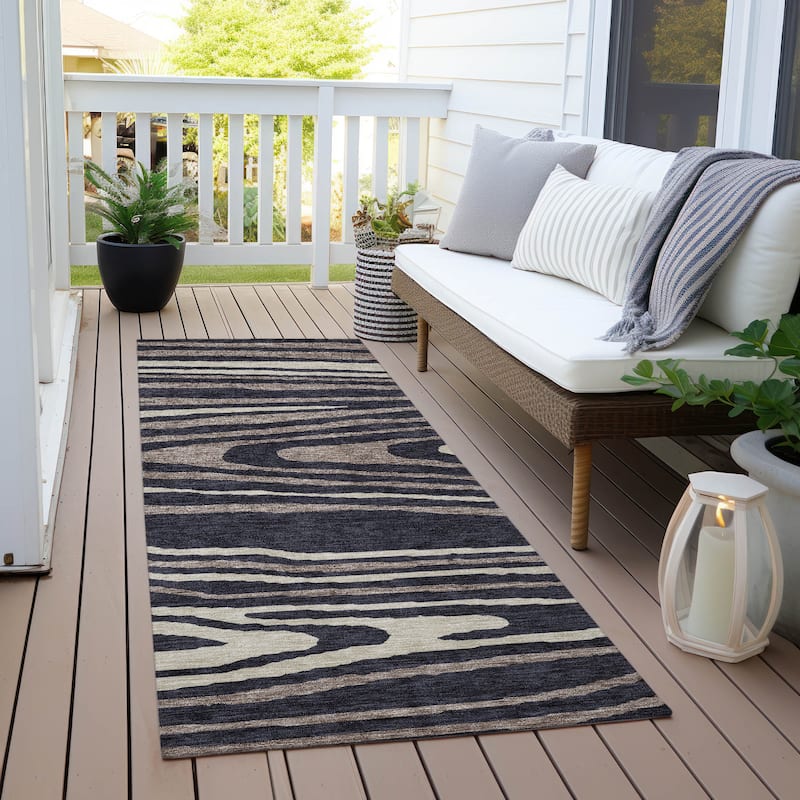 Machine Washable Indoor/ Outdoor Abstract Illusion Chantille Rug - Black - 2'3" x 7'6"