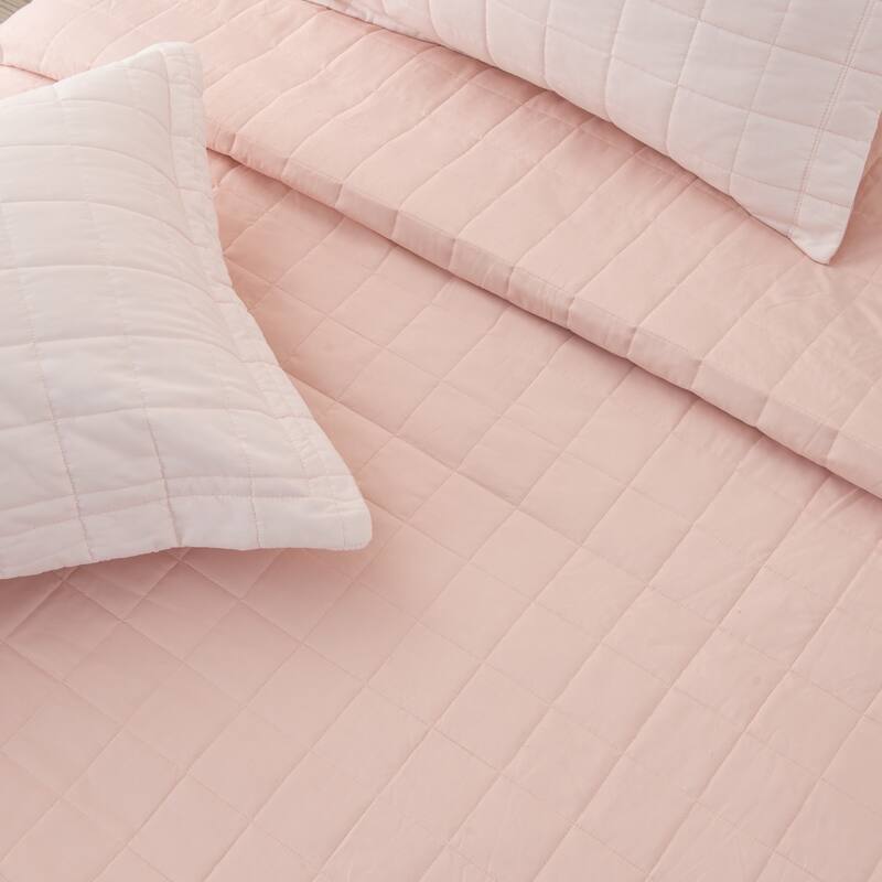 Luxurious Two-Tone Microfiber Quilt Set With Shams