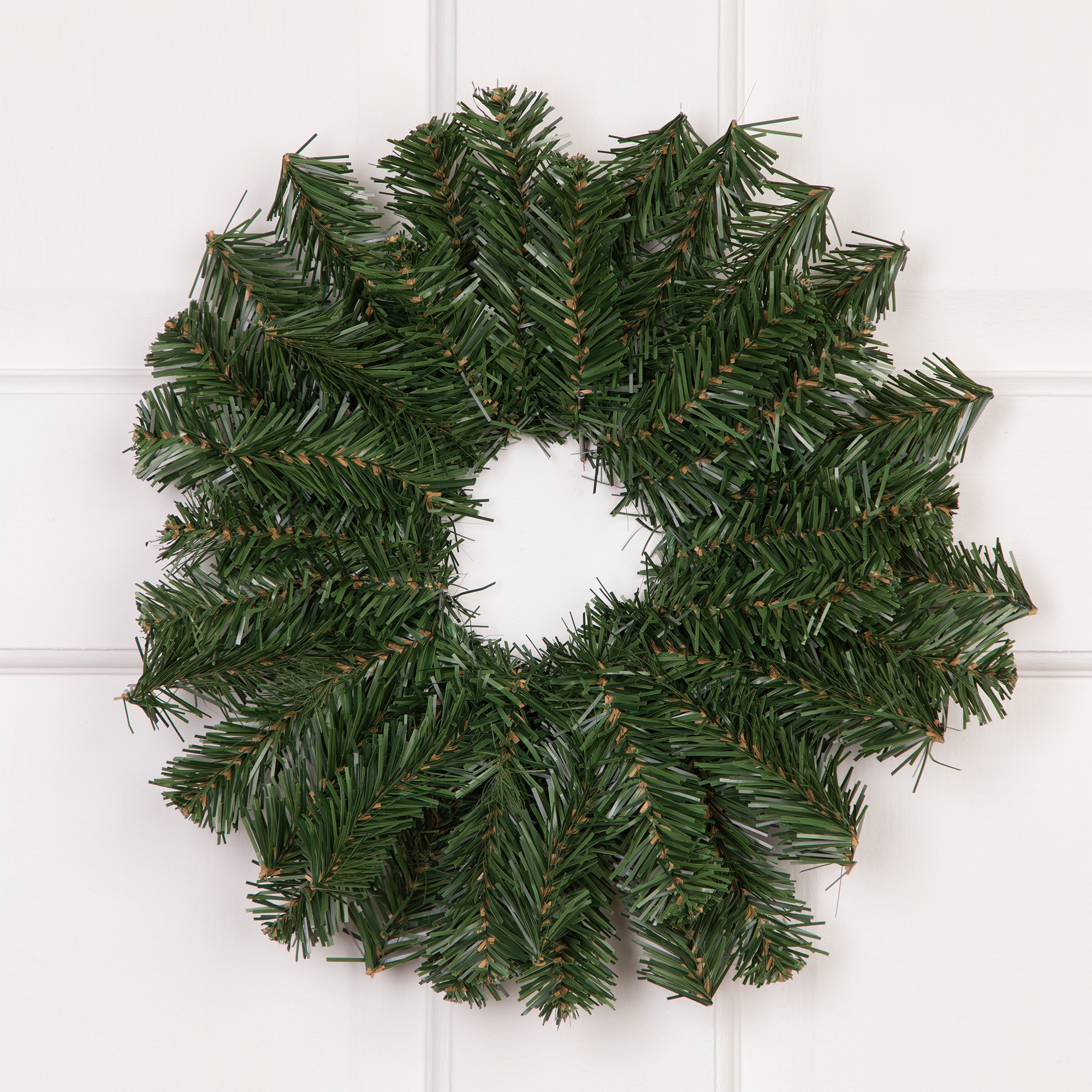 Deluxe Dorchester Pine Artificial Christmas Wreath - 12
