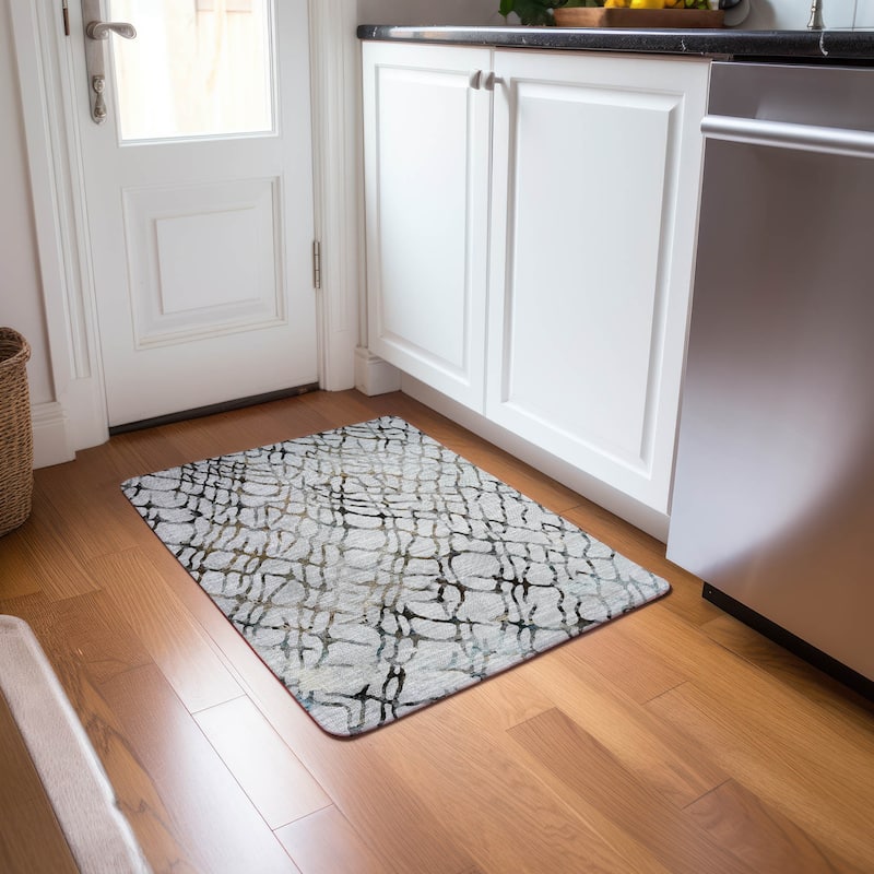 Machine Washable Indoor/ Outdoor Chantille Contemporary Rug - Silver - 1'8" x 2'6"
