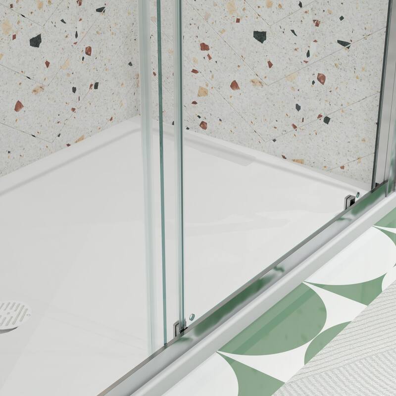 Single sliding shower door with magnetic closure