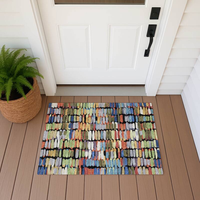 Machine Washable Indoor/ Outdoor Modern Caps Chantille Rug - Black - 1'8" x 2'6"