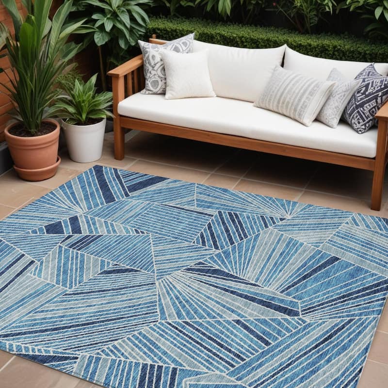 HomeRoots Geometric Transitional Rectangle Outdoor Rug - 8' X 10'