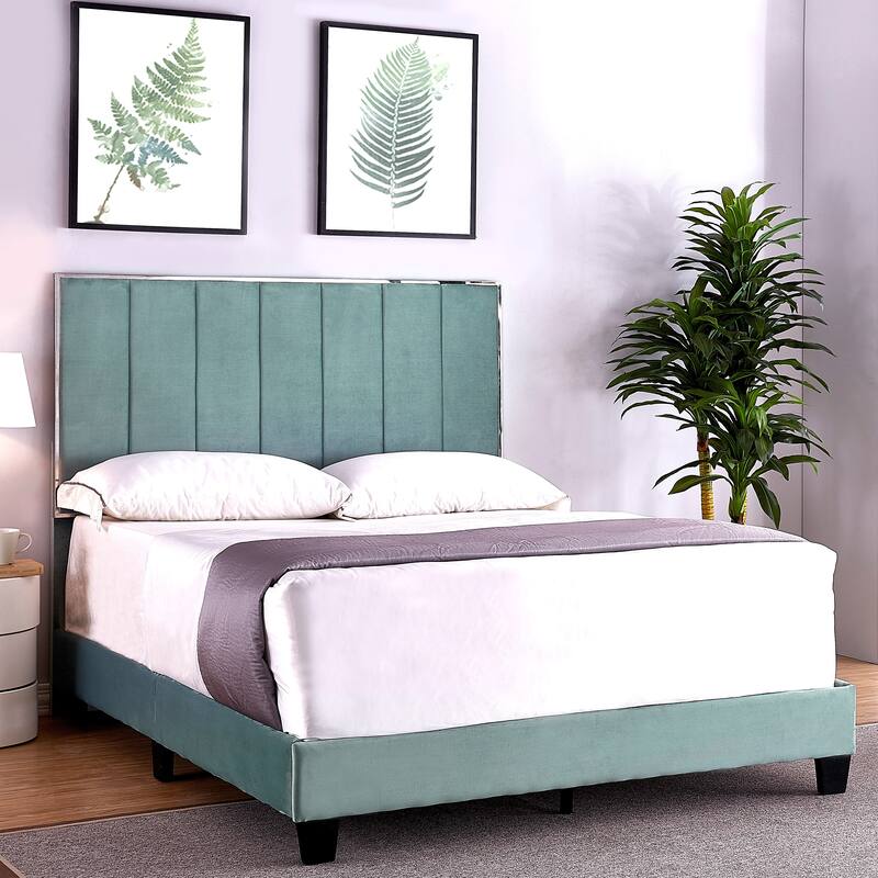 Mallory Upholstered Platform Bed by US PRIDE FURNITURE