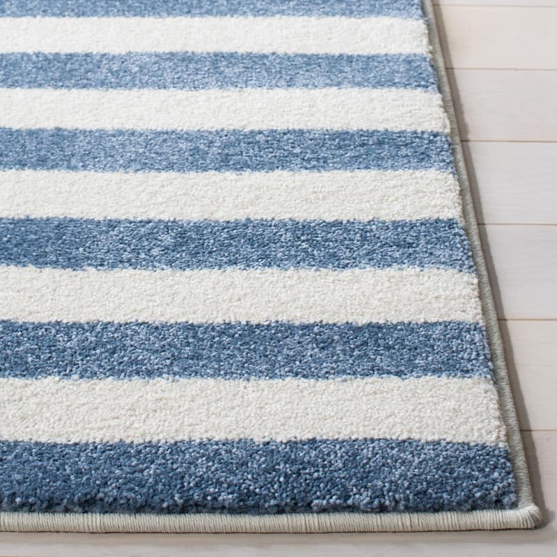 SAFAVIEH Carousel Kids Basimah Stripe Dog Rug
