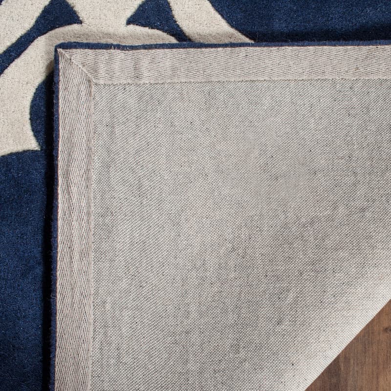 SAFAVIEH Handmade Chatham Naemi Modern Wool Rug
