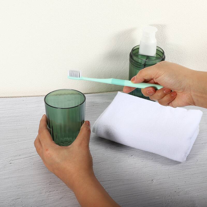 Clear Toothbrush Travel Case, PET, Lightweight Traveling Toothbrush Holders Case, 8.27"x2.76" - Green