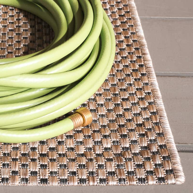 SAFAVIEH Courtyard Begajeta Indoor/Outdoor Waterproof Patio Backyard Rug.