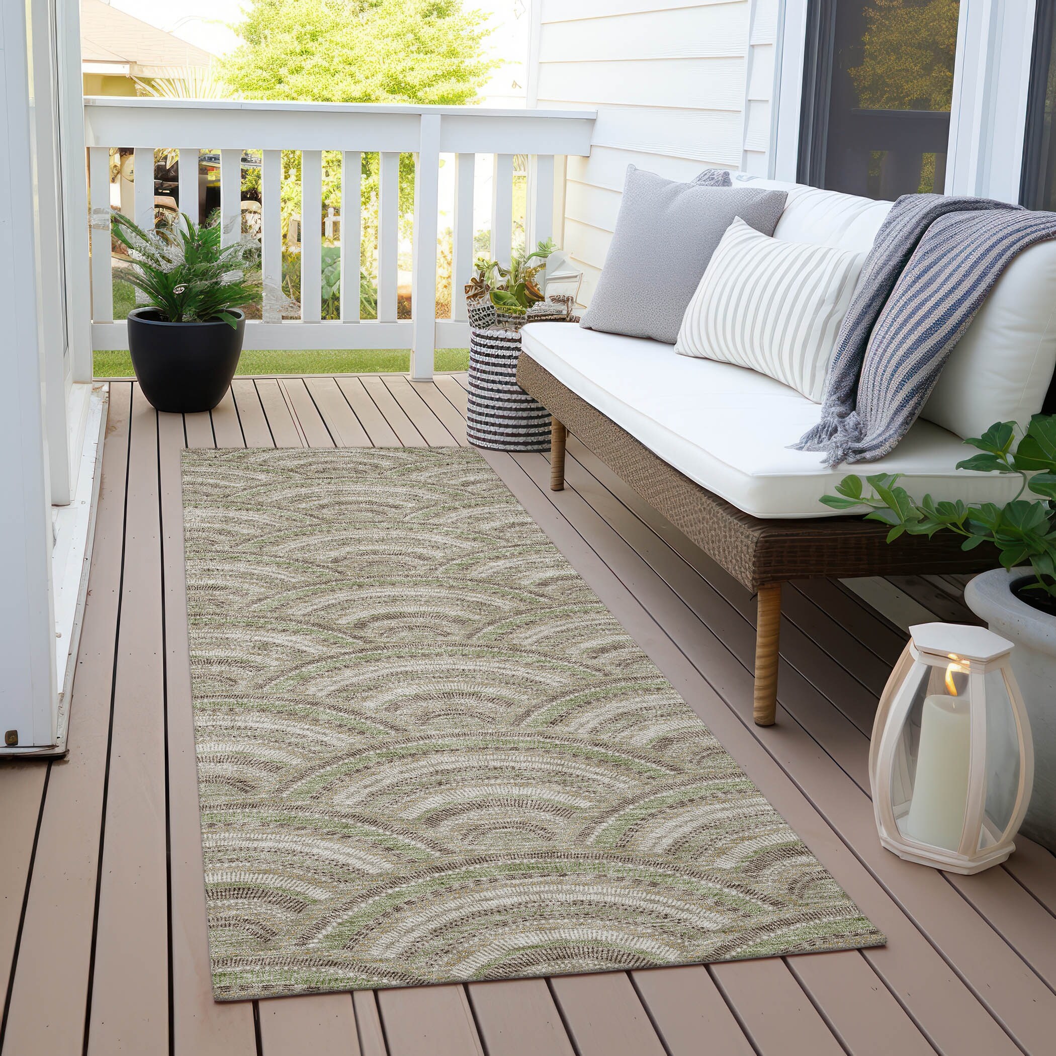 Machine Washable Indoor/ Outdoor Modern Mosaic Chantille Rug