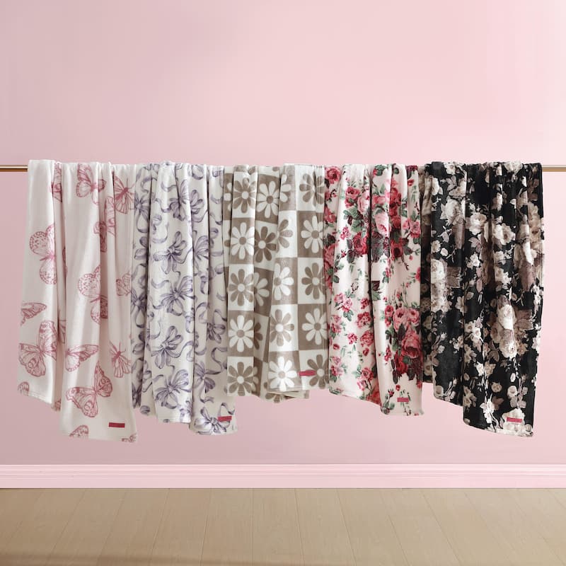 Betsey Johnson Printed Ultra Soft Plush Reversible Blanket