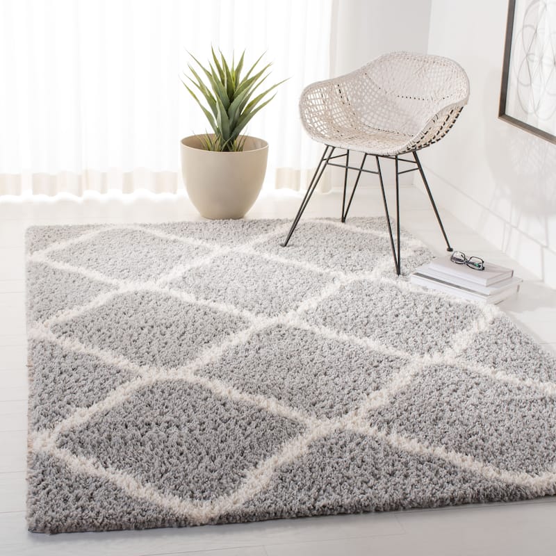 SAFAVIEH Parma Shag Salina Trellis 1.2-inch Thick Rug - 5'3" x 7'6" - Grey/Cream