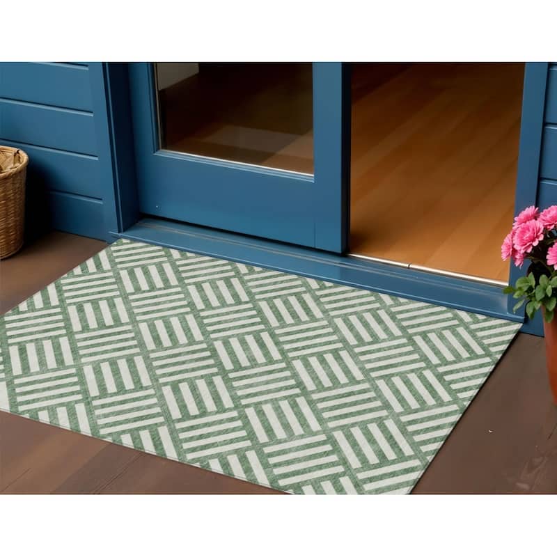 HomeRoots Geometric Transitional Rectangle Outdoor Rug - 3' x 5'