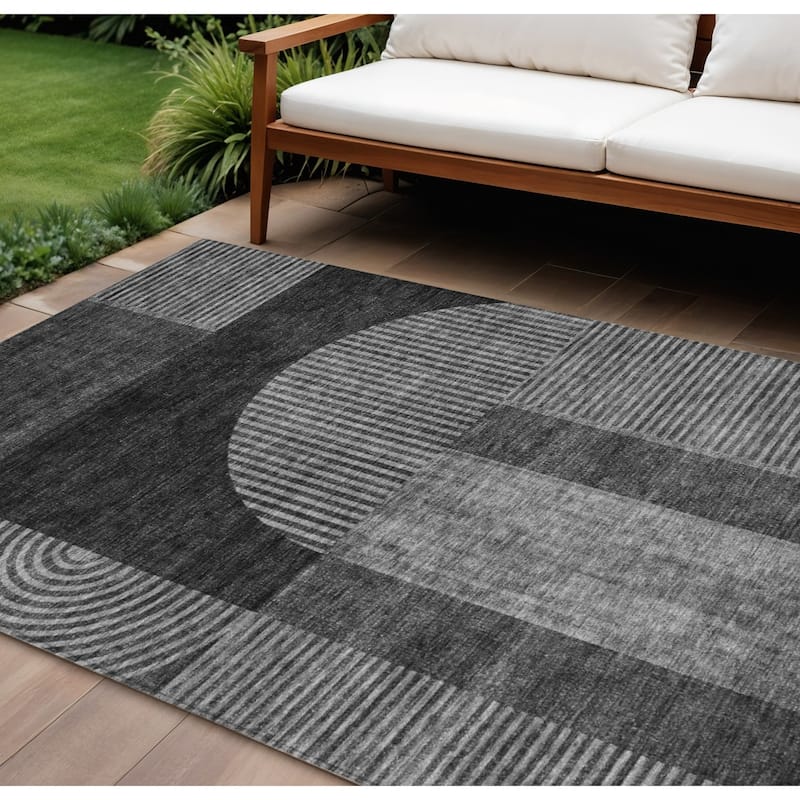 HomeRoots Geometric Transitional Rectangle Outdoor Rug - 10' X 14'