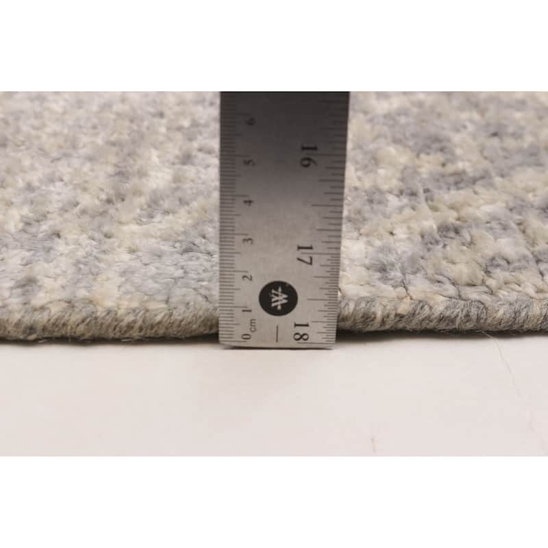 ECARPETGALLERY Hand-knotted Tangier Light Grey Silk Rug - 5'0 x 7'7