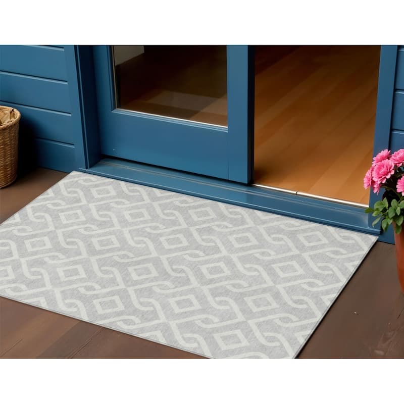 HomeRoots Geometric Transitional Rectangle Outdoor Rug - 3' x 5'