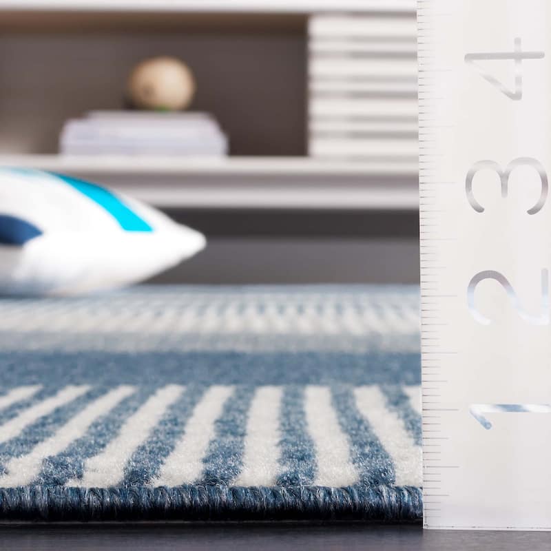 SAFAVIEH Pyramid Nanie Modern Stripe Rug