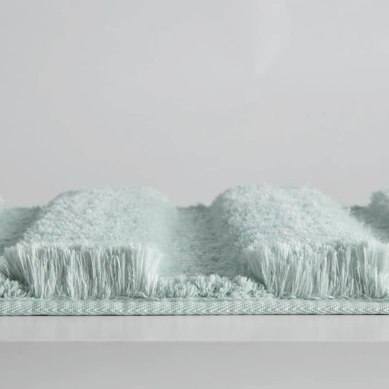 Madison Park Tufted Pearl Channel Solid Bath Rug