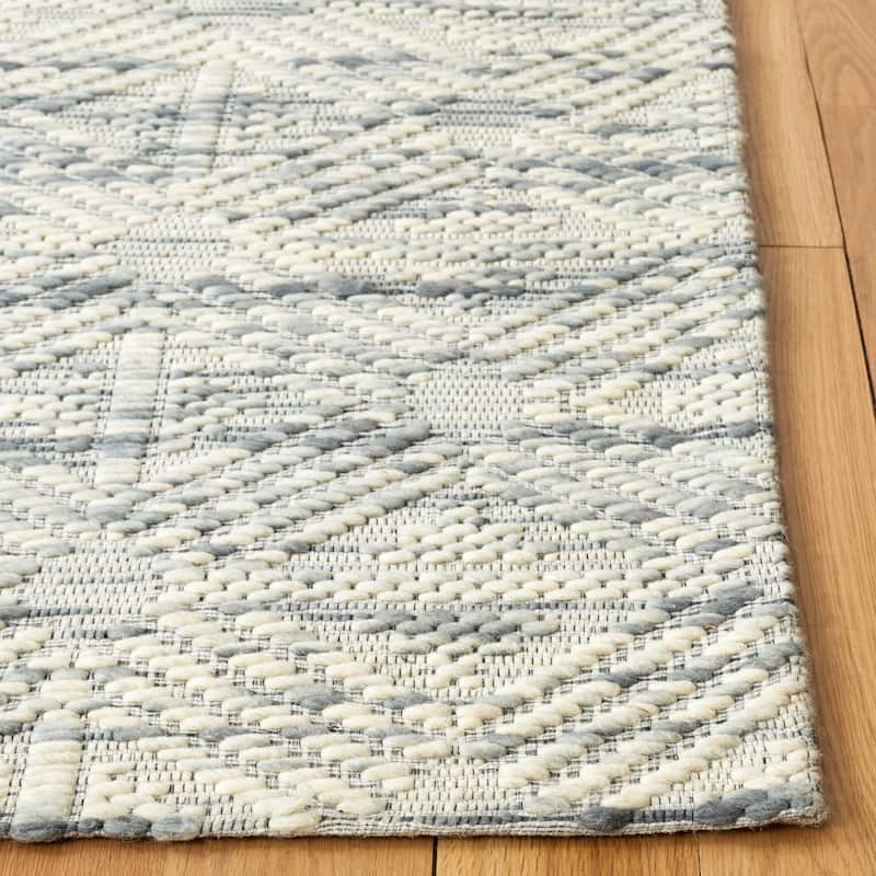 SAFAVIEH Handmade Marbella Roelfiene Wool Rug
