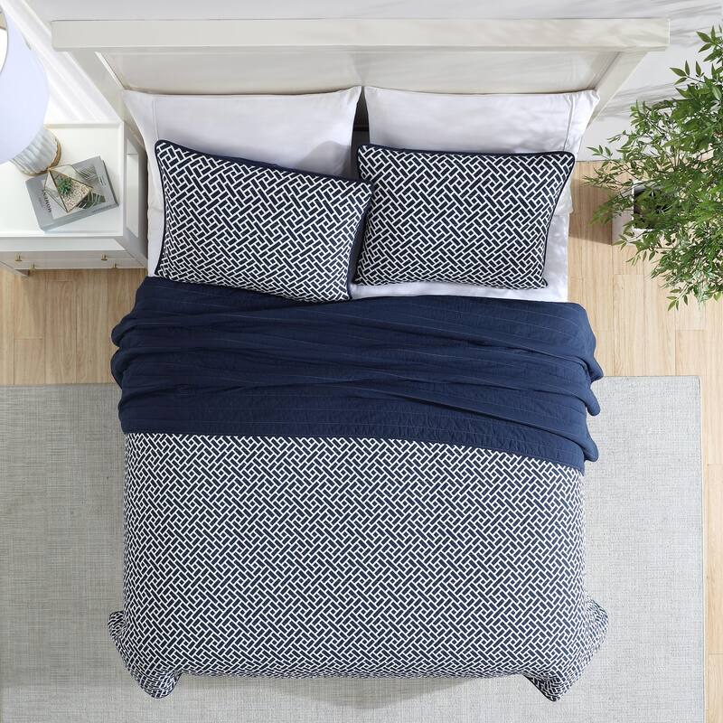 Nautica Lockridge Printed Motifs With Solid Reverse Cotton Quilt (Navy, 3 Piece Set)