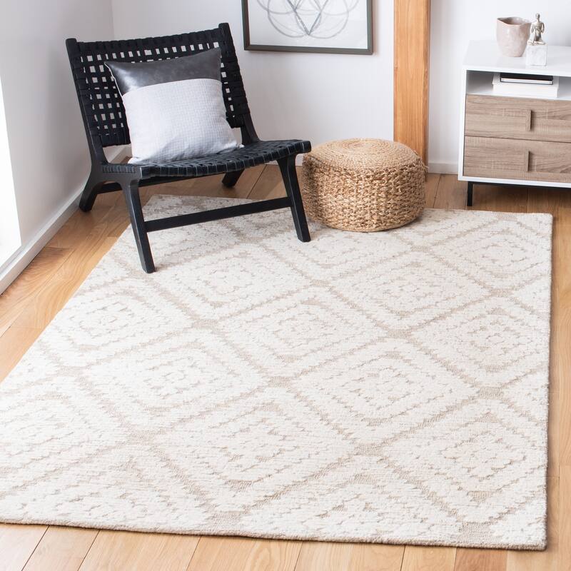 SAFAVIEH Handmade Micro-Loop Cyndie Wool Rug - 4' x 6' - Beige/Brown