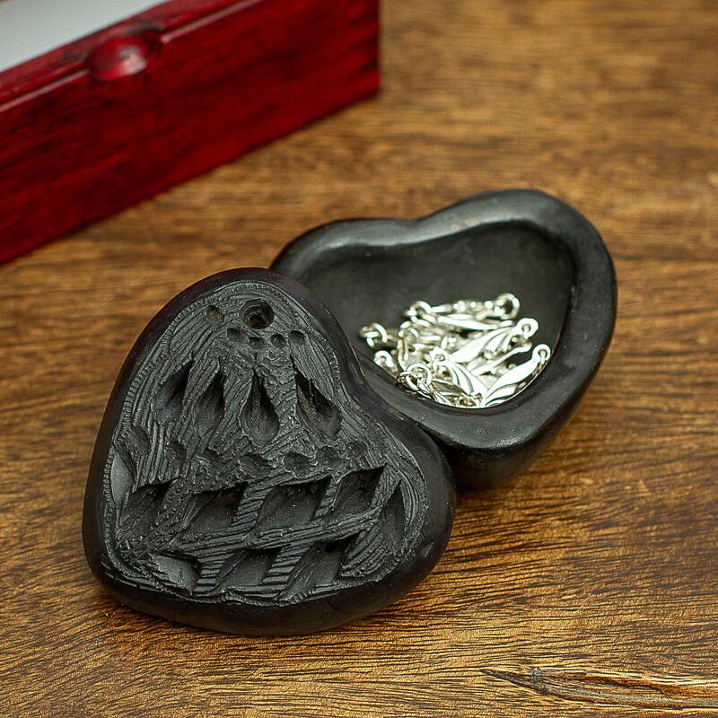 Novica Handmade Heart & Diamonds Barro Negro Mini Jewelry Box