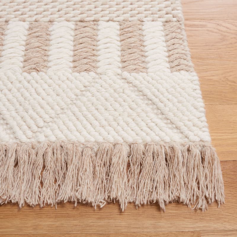 SAFAVIEH Handmade Natura Josyane Rustic Boho Fringe Wool Rug