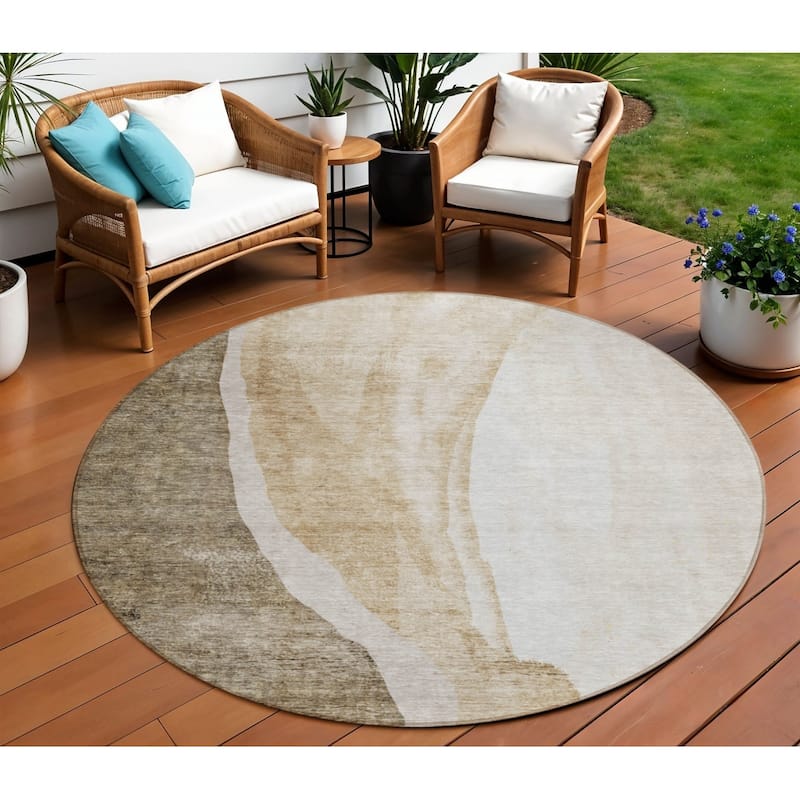 HomeRoots Abstract Transitional Rectangle Outdoor Rug - 8' Round
