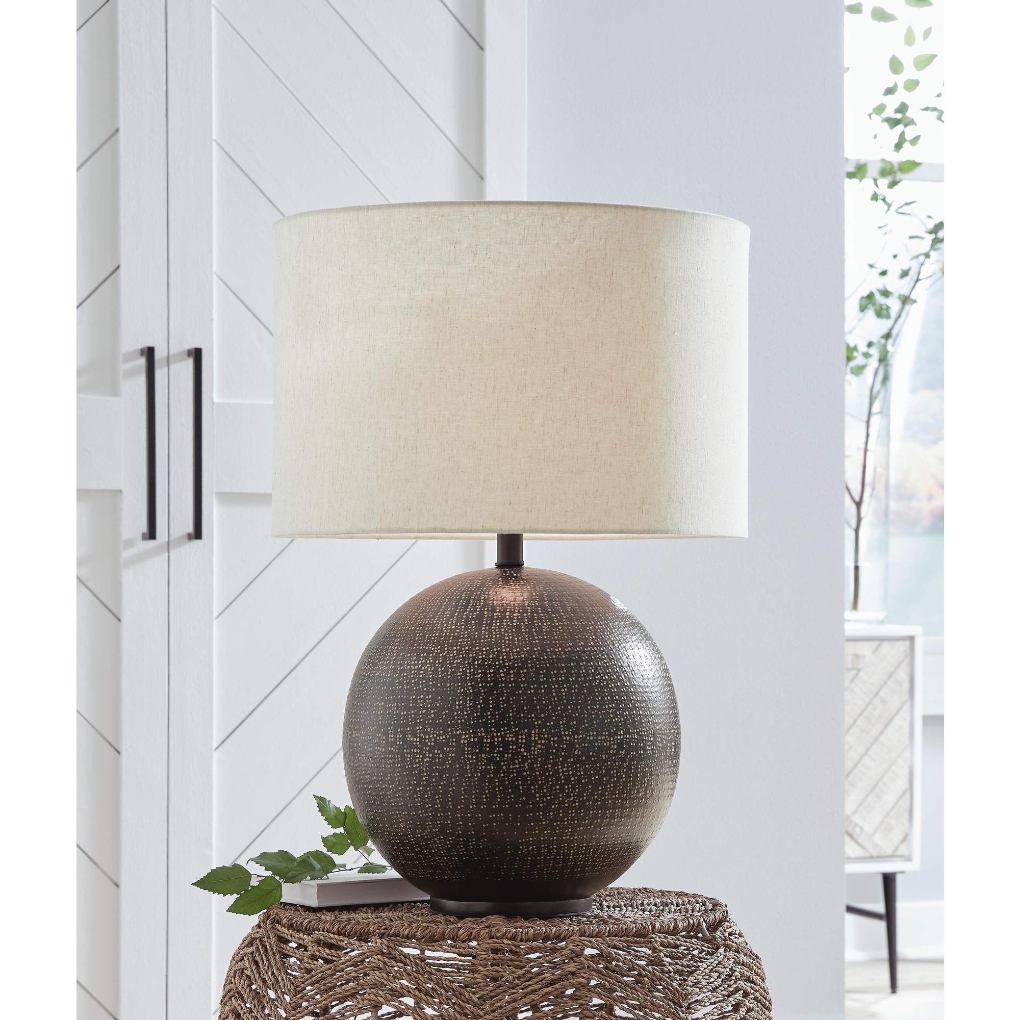 Signature Design by Ashley Hambell Black/Gold Table Lamp - 18.25"W x 18.25"D x 26.63"H