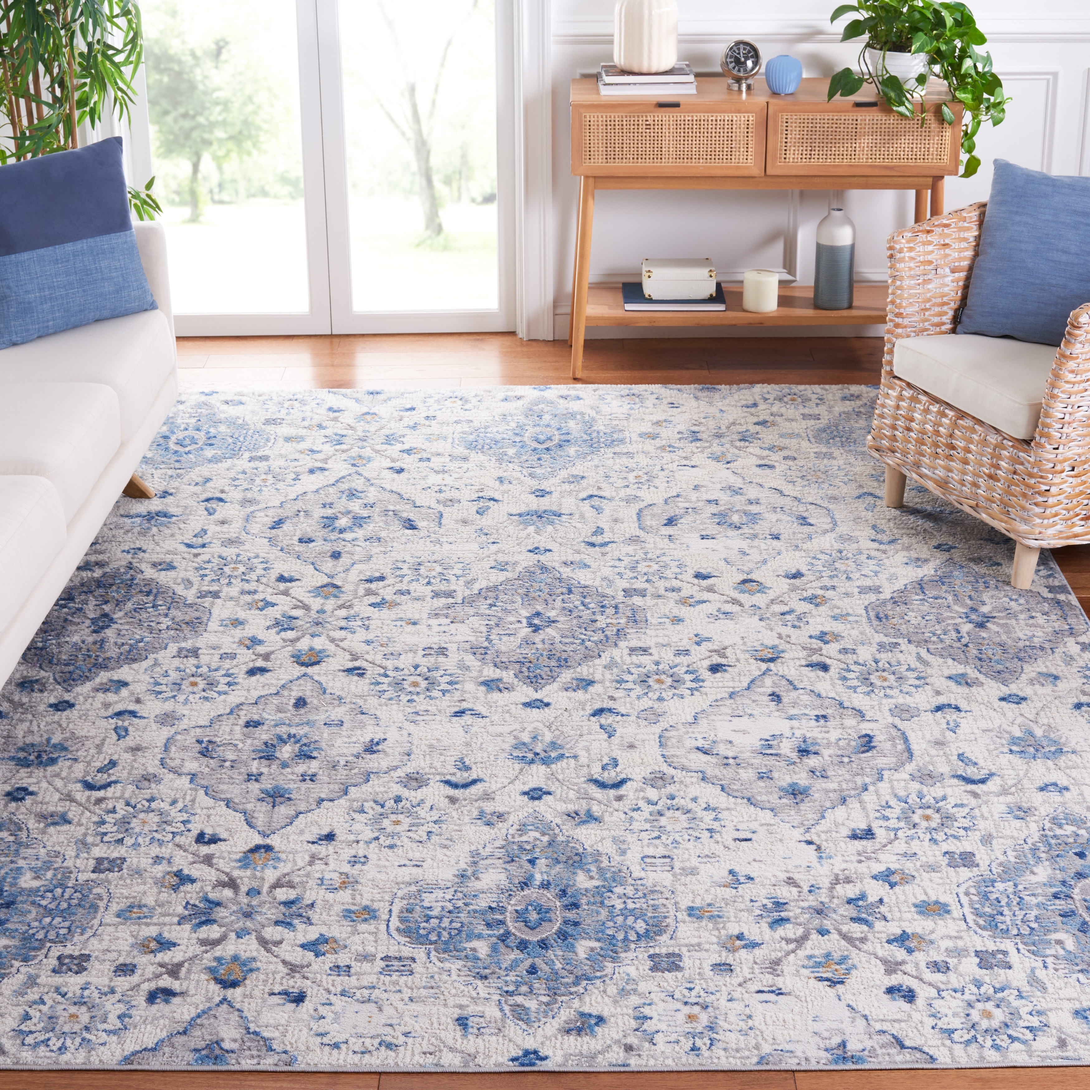 SAFAVIEH Shivan Henka Floral Rug