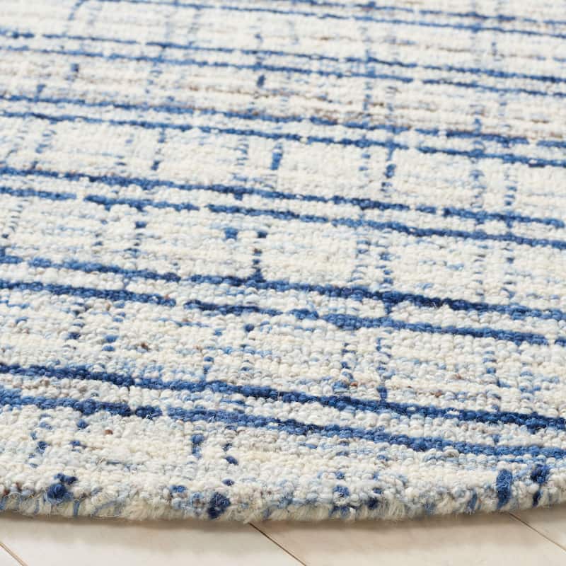SAFAVIEH Handmade Abstract Subina Plaid Wool Rug